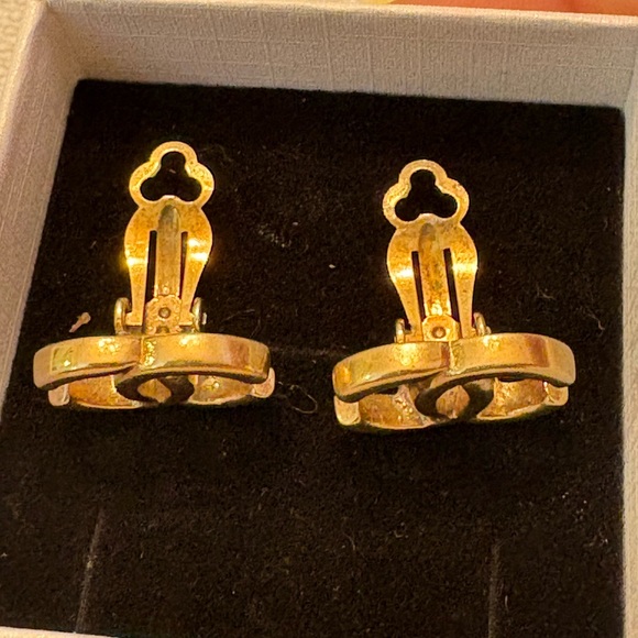 Original Chanel CC logo clip on gold plated Earrings - Picture 7 of 12